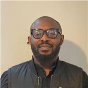 I’d describe myself as adaptive, clear, and supportive. My lessons are aimed at English learners of all levels.